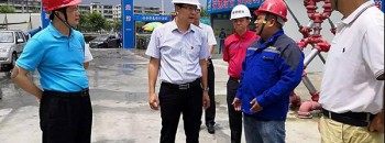 开平市市委书记庞正华亲临中禧豪庭项目部督导检查防范台风工作