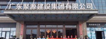 致敬一线建设者丨夏日送清凉 爱心降酷暑