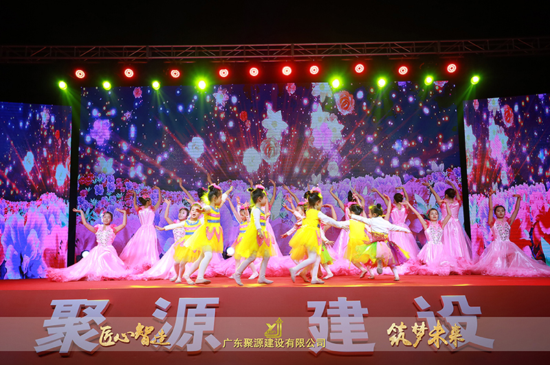 花开盛世迎福禧.jpg